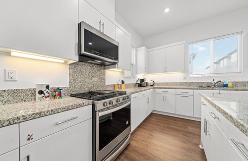 Garden Grove House | Spacious 4-bedroom house in delightful Garden Grove with AC, WiFi