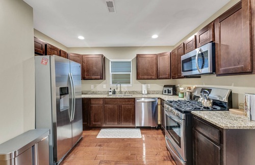 Fountain Square House | Spacious 4-bedroom house with WiFi, AC in brilliant Indianapolis