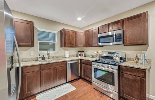 Fountain Square House | Spacious 4-bedroom house with WiFi, AC in brilliant Indianapolis