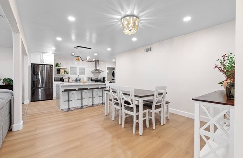 Midway City House | Spacious 4-bedroom house near Disneyland and SoCal Gems