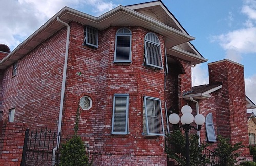 Algiers House | Spacious 4 bedroom vacation home
