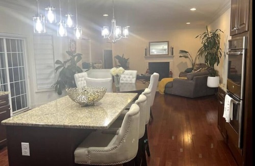 New Windsor House | Spacious 4-bedroom building with AC, fitness room in charming New Windsor