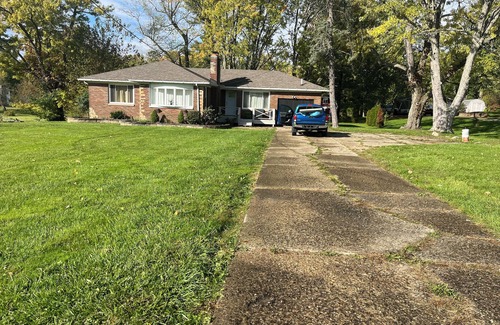 North Canton House | Spacious 4-bedroom house in charming North Canton with AC, WiFi
