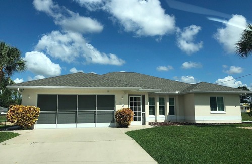 Broadmoor House | SPACIOUS 4 BEDROOMED HOME