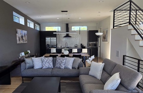 Government Hill House | Spacious 4-bedroom house with WiFi, AC in charming San Antonio
