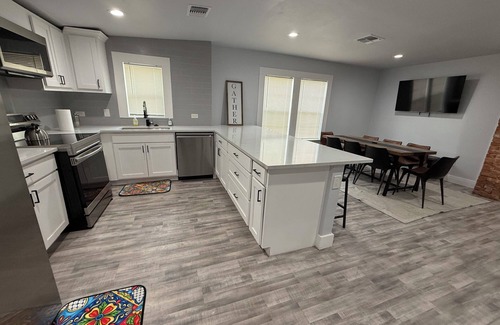 Government Hill House | Spacious 4-bedroom/3 bath home in terrific San Antonio with WiFi, AC