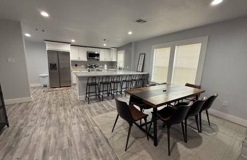 Government Hill House | Spacious 4-bedroom/3 bath home in terrific San Antonio with WiFi, AC