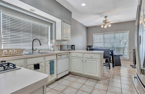 North San Antonio - SAT House | Spacious 4-bedroom house with WiFi, AC in beautiful San Antonio