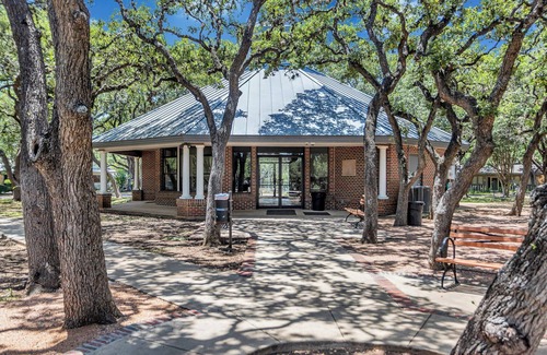 North San Antonio - SAT House | Spacious 4-bedroom house with WiFi, AC in beautiful San Antonio