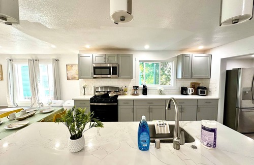 Santa Clara House | Spacious 4-bedroom house in fantastic Santa Clara with long driveway