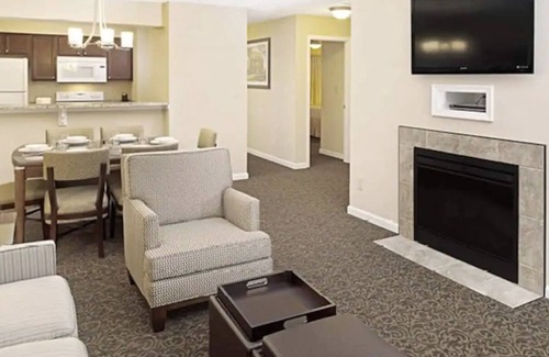 Berkeley Resort | Spacious 4 Bedroom Suite at Historic Powhatan Resort