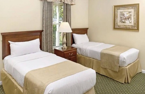 Berkeley Resort | Spacious 4 Bedroom Suite at Historic Powhatan Resort