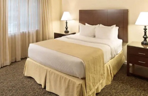 Berkeley Resort | Spacious 4 Bedroom Suite at Historic Powhatan Resort