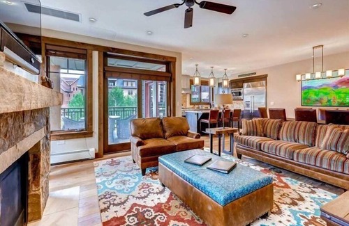 Breckenridge Condo | Spacious 4 Bedroom Vacation Rental in Convenient Location with Scenic Views, Pool, Hot Tub