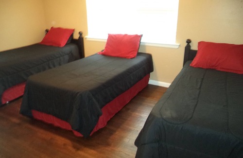 Garland House | Spacious 4 Bedroom Vacation Home