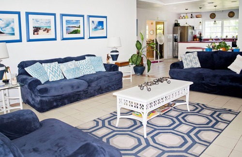 Williams Town House | Spacious 4-Bedroom Villa, on a Lovely Waterway, with Beach and Ocean Views