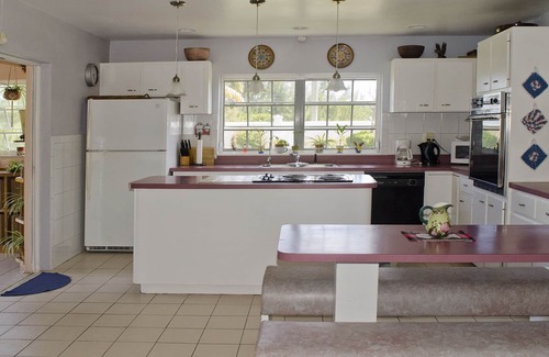 Williams Town House | Spacious 4-Bedroom Villa, on a Lovely Waterway, with Beach and Ocean Views