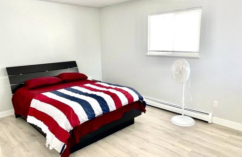 Fleetwood House | Spacious 4 bedroom with covered patio/fireplace