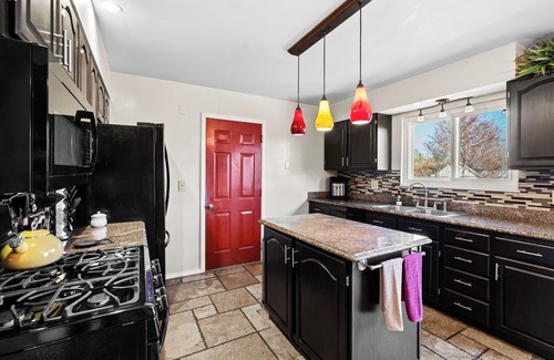 Club Crest House | Spacious 4 Bedroom with Jacuzzi