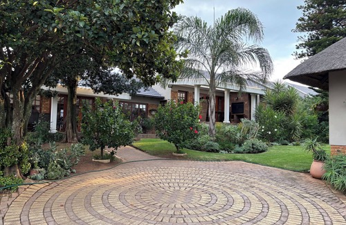Krugersdorp House | Spacious 4-bedroom luxurious house in upmarket suburb of Krugersdorp.