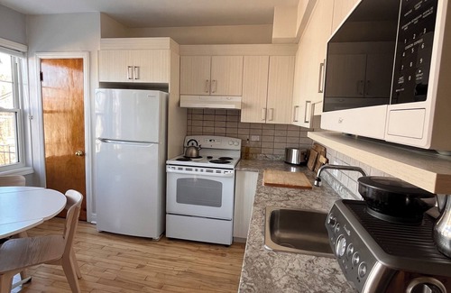 Rosemont-La Petite-Patrie Apartment | Spacious - 4 beds - Office - 12 min. from metro
