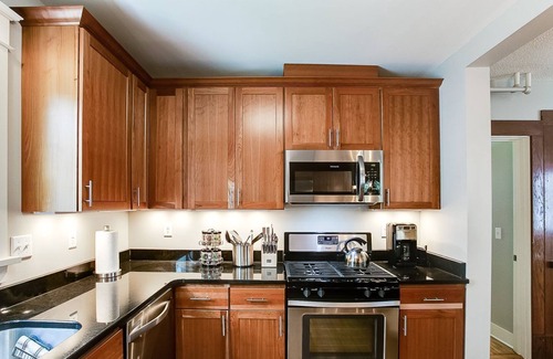 Merriam Park House | Spacious 4 BR 2 BA single family house with mid-century style furnishings