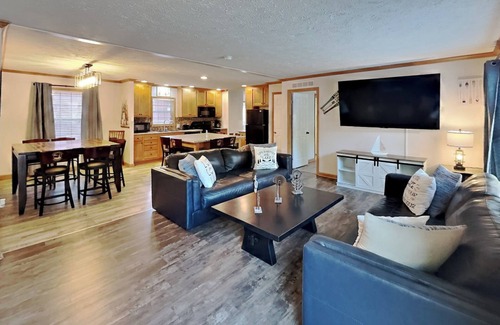 Put-in-Bay House | Spacious 4 BR 2 Bath Home in the Island Club Development - Sleeps 12 - IC77