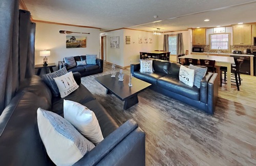 Put-in-Bay House | Spacious 4 BR 2 Bath Home in the Island Club Development - Sleeps 12 - IC77