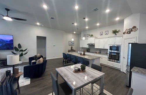 Justin House | Spacious 4 BR 3 BA house in lovely Justin with WiFi, AC, Garage, Tesla Charger