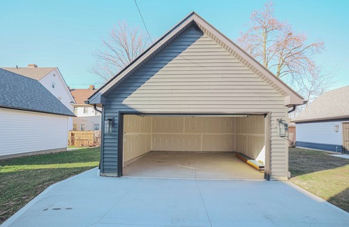 Cleveland House | Spacious 4 BR, 3BA Home Near Case Western, University Circle & Cleveland Clinic