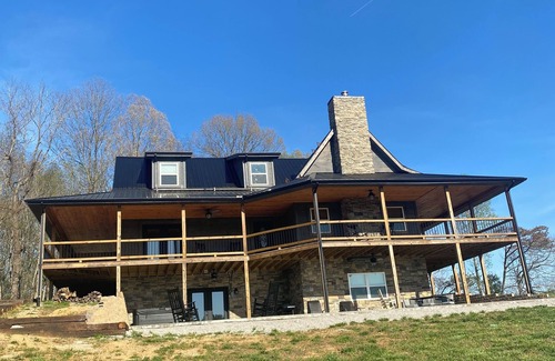 Burkesville House | Spacious 4-BR house w/wraparound porch, fire pit area and hot tub -Sleeps 18-20