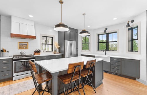 Zumbrota Other | Spacious 4-BR Modern Farmhouse w/Acreage w/Hot Tub/Fireplace