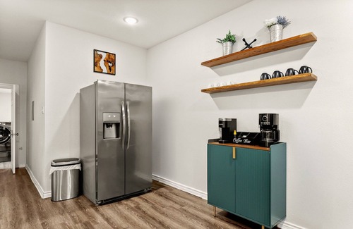 Highland Park House | Spacious 4 BR Retreat w/Pool, Hot Tub, Game Room & 8 Smart TVs. Near Downtown.