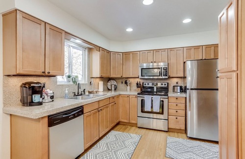 Scenic Heights House | Spacious 4 King beds/Arvada/Red Rocks/Denver