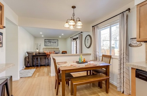 Scenic Heights House | Spacious 4 King beds/Arvada/Red Rocks/Denver