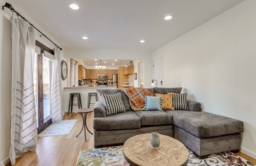 Scenic Heights House | Spacious 4 King beds/Arvada/Red Rocks/Denver