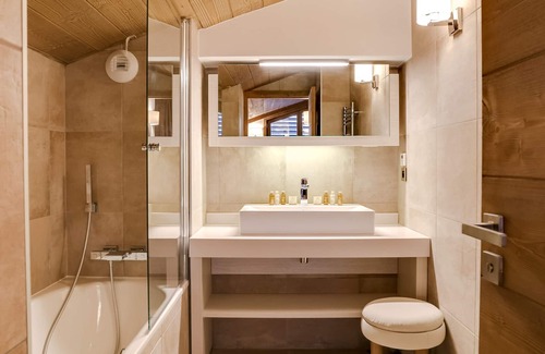 Courchevel Apartment | Spacious 4-Room Apartment Near Slopes with Modern Amenities in Courchevel Village
