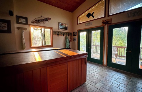 Fraser Cabin | Spacious 4-Story Mountain Cabin in Fraser - Hot Tub + Pet-Friendly Retreat