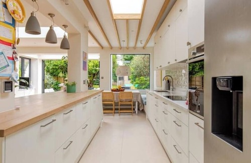 Twickenham Riverside House | Spacious 4B family home by Richmond riverside