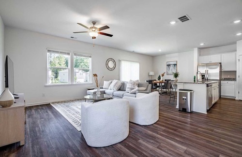 Fairburn House | Spacious 4B|Pet Friendly|Month2Month Available #42243