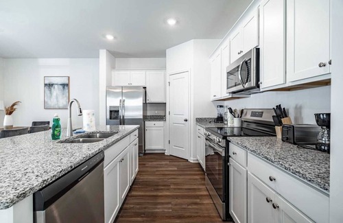 Fairburn House | Spacious 4B|Pet Friendly|Month2Month Available #42243