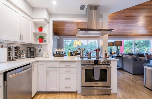 Manzanita House | Spacious 4BD Beach House - Pet-Friendly