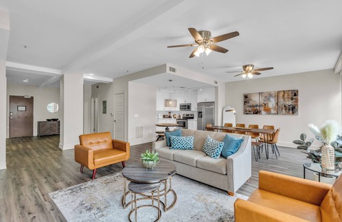 Central Business District Apartment | Spacious 4BD Condo-Sleeps 12-Walk to Bourbon St & Superdome