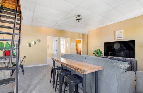 Orono Apartment | Spacious 4BD | Sleeps 8 | Only Minutes to Bangor.