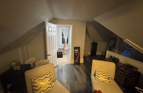 South Hills House | Spacious 4Bed Home Ideal for Groups, Families, & Creatives Minutes from Downtown