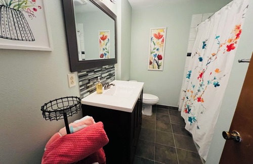 Bastrop House | Spacious 4bedroom in charming downtown Bastrop for gathering w family & friends