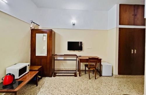 Statue Apartment | Spacious 4BHK AC Apartment, BedroomHallDiningKitchen, in the Heart of Trivandrum
