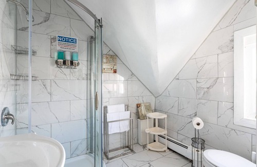 Constable Hook Apartment | Spacious 4BR (10 Beds) | NYC Transit + Parking