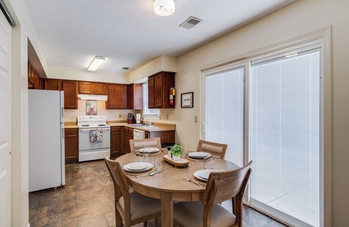 Oxford House | Spacious 4BR/2BA in the heart of Oxford! Minutes from Miami University & Uptown