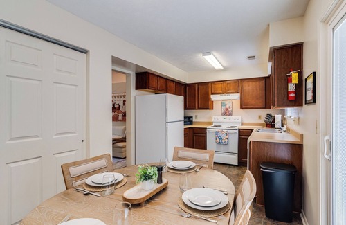 Oxford House | Spacious 4BR/2BA in the heart of Oxford! Minutes from Miami University & Uptown